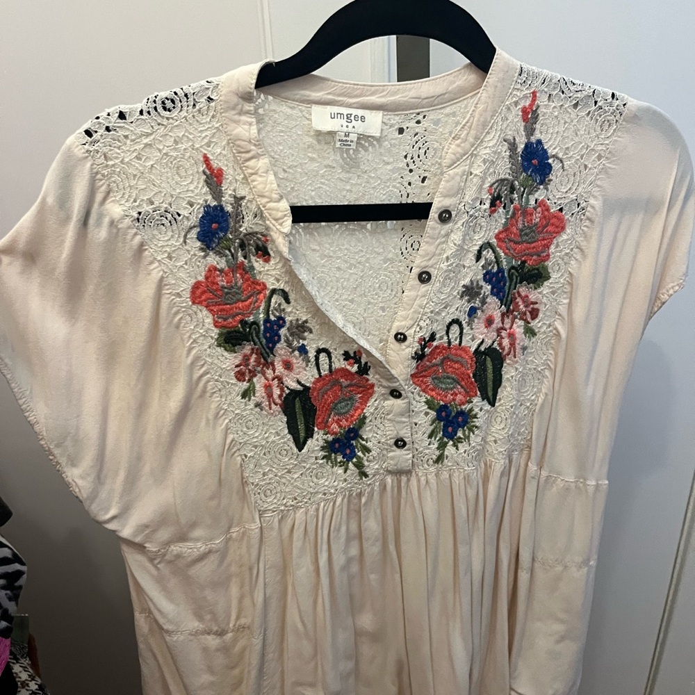 Umgee Cream and Blue Embellished Blouse with Mandarin Collar